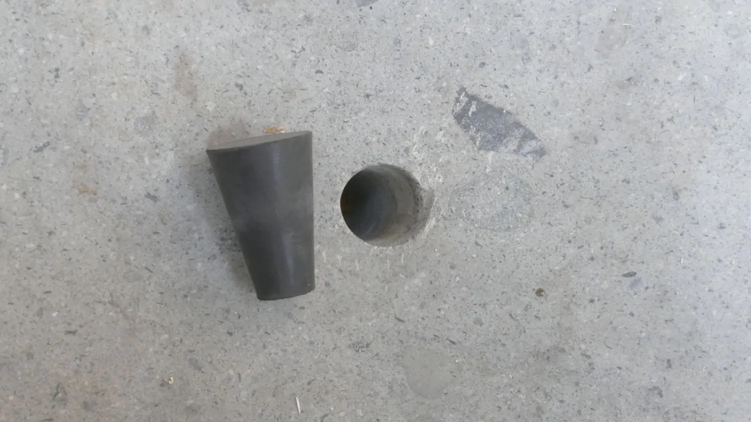  Product image 6 of the product “Basin from Riverstone, Natural surface, polished inside. Dia approx 86-90. Height 51-55 ”